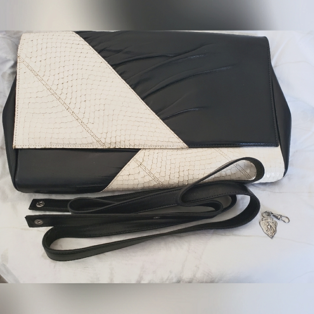 Gucci Authentic Vintage Bag Purse Clutch Shoulder Black Leather White Snakeskin